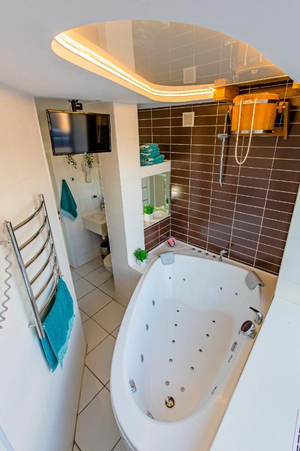 Big Jacuzzi , Sauna , Khreshchatyk Apartments Kiev Exterior foto